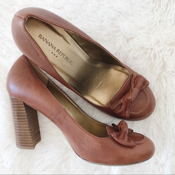 Banana Republic Shoes - Banana Republic brown leather pumps